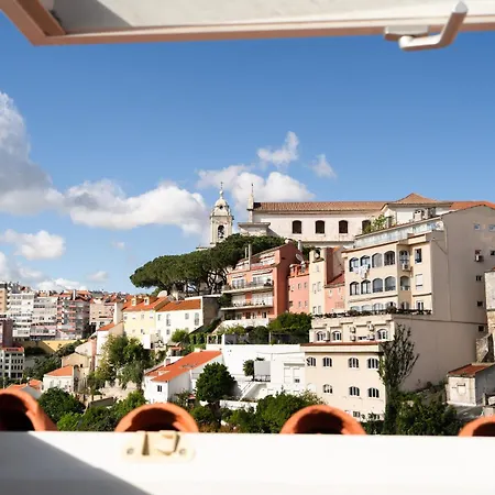 Castle Views Luxe 4br Duplex In Lisbon