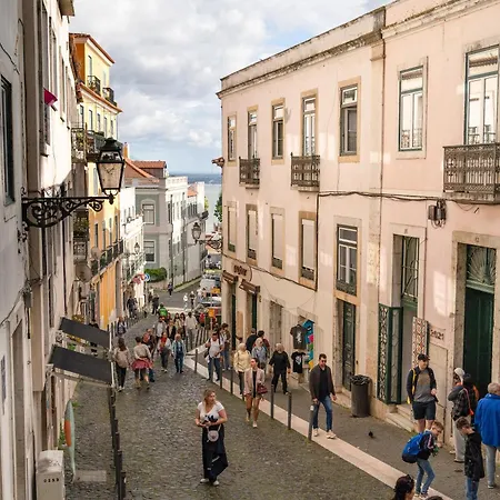 Group-friendly 4br Duplex Castle View Lisboa