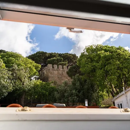 Group-Friendly 4Br Duplex Castle View Wac *