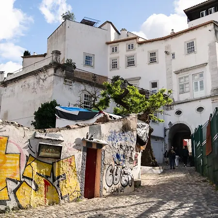 Group-Friendly 4Br Duplex Castle View Wac Apartment *