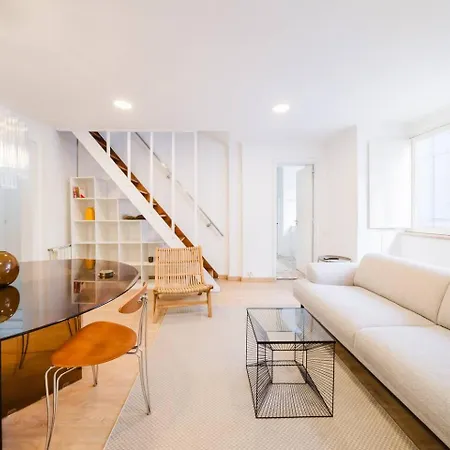 Castle Views Luxe 4br Duplex In Apartment Lisbon