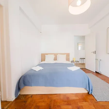 Castle Views Luxe 4br Duplex In Lisbon