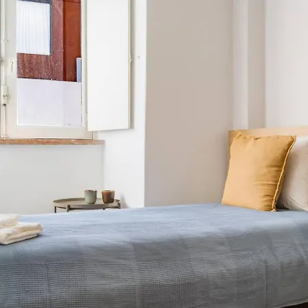 Apartment Group-Friendly 4Br Lisbon Duplex Castle View