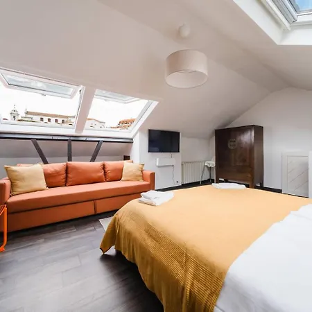 Group-Friendly 4Br Duplex Castle View Wac *