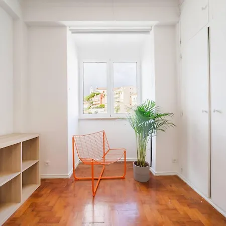 Group-Friendly 4Br Duplex Castle View In Lisbon