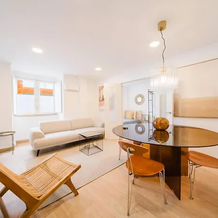 Group-Friendly 4Br Duplex Castle View Wac Apartment *