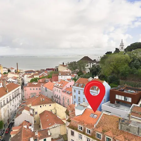 Group-Friendly 4Br Duplex Castle View In Lisbon