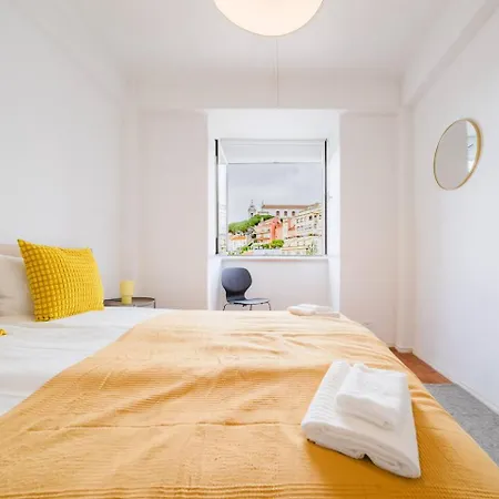 Group-Friendly 4Br Duplex Castle View In Lisbon * 리스본