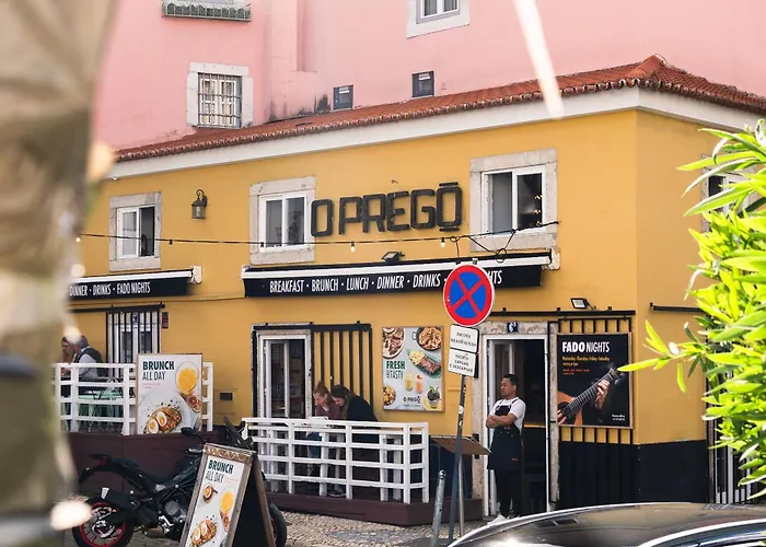 Апартаменти Group-friendly 4br Duplex Castle View *