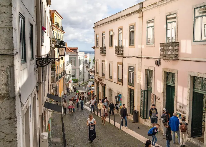 Group-friendly 4br Duplex Castle View Лісабон