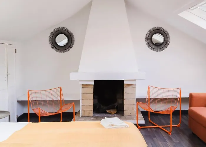 Group-friendly 4br Duplex Castle View