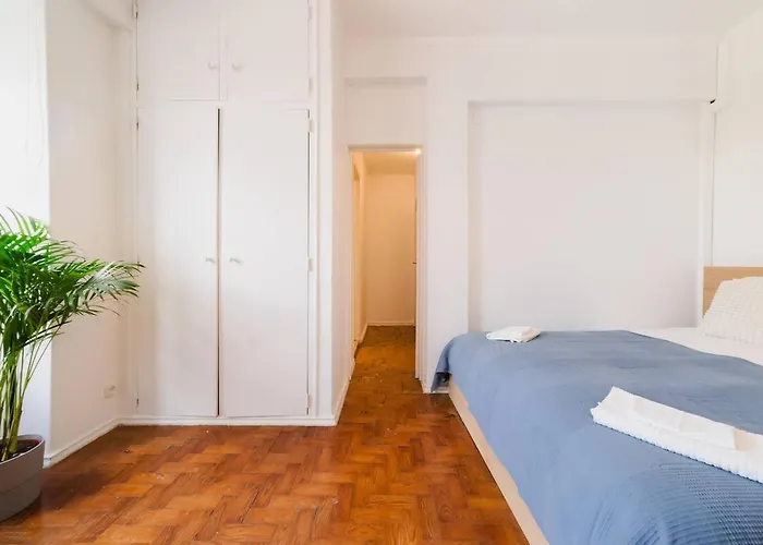 Апартаменти Group-friendly 4br Duplex Castle View *