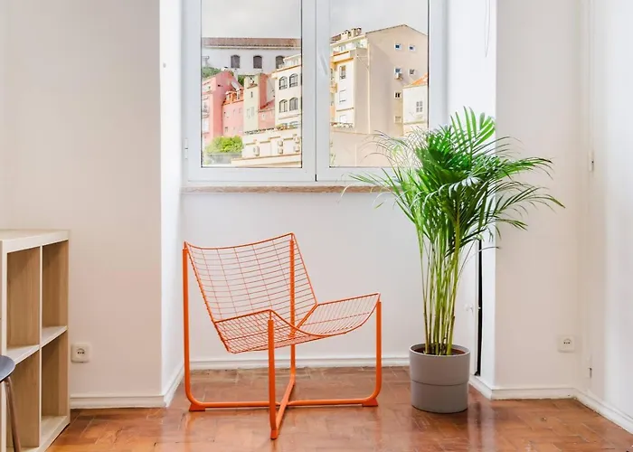 Group-friendly 4br Duplex Castle View *