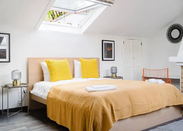 Group-friendly 4br Duplex Castle View Апартаменти