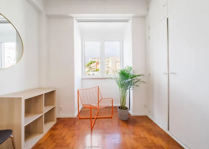 Group-friendly 4br Duplex Castle View