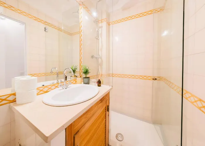 Апартаменти Group-friendly 4br Duplex Castle View