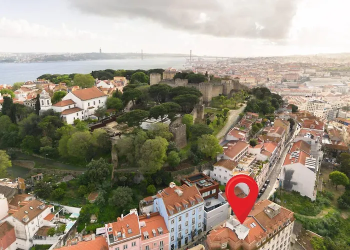 Апартаменти Group-friendly 4br Duplex Castle View *