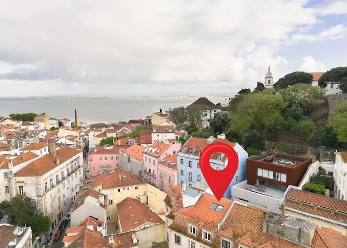 Group-friendly 4br Duplex Castle View