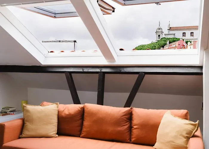 Group-friendly 4br Duplex Castle View