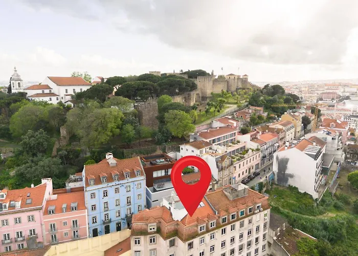 Group-friendly 4br Duplex Castle View *