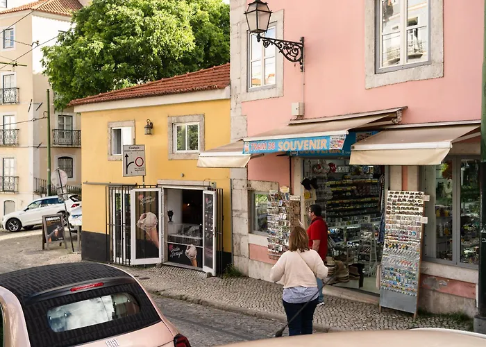 Group-friendly 4br Duplex Castle View شقة Lisboa