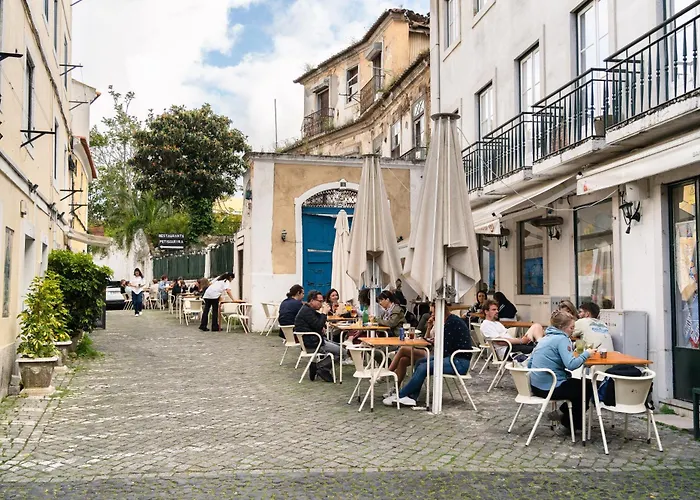 Group-friendly 4br Duplex Castle View Lisboa