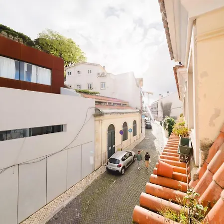 Group-friendly 4br Duplex Castle View Apartament Lizbona