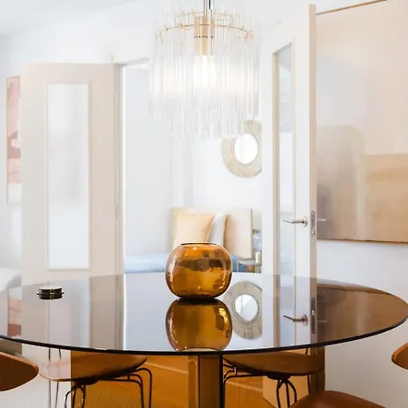 Group-friendly 4br Duplex Castle View *